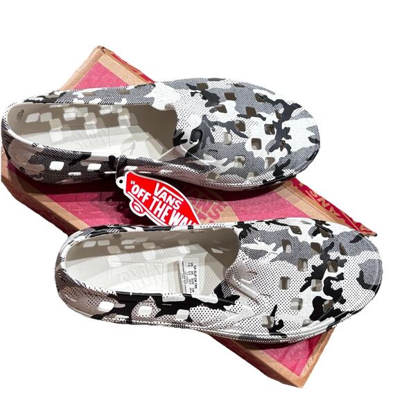 Vans Other - Vans Slip-On Trek TRK Water Shoes Camo Black/Marshmallow W 8.5/M 7 Unisex NIB
